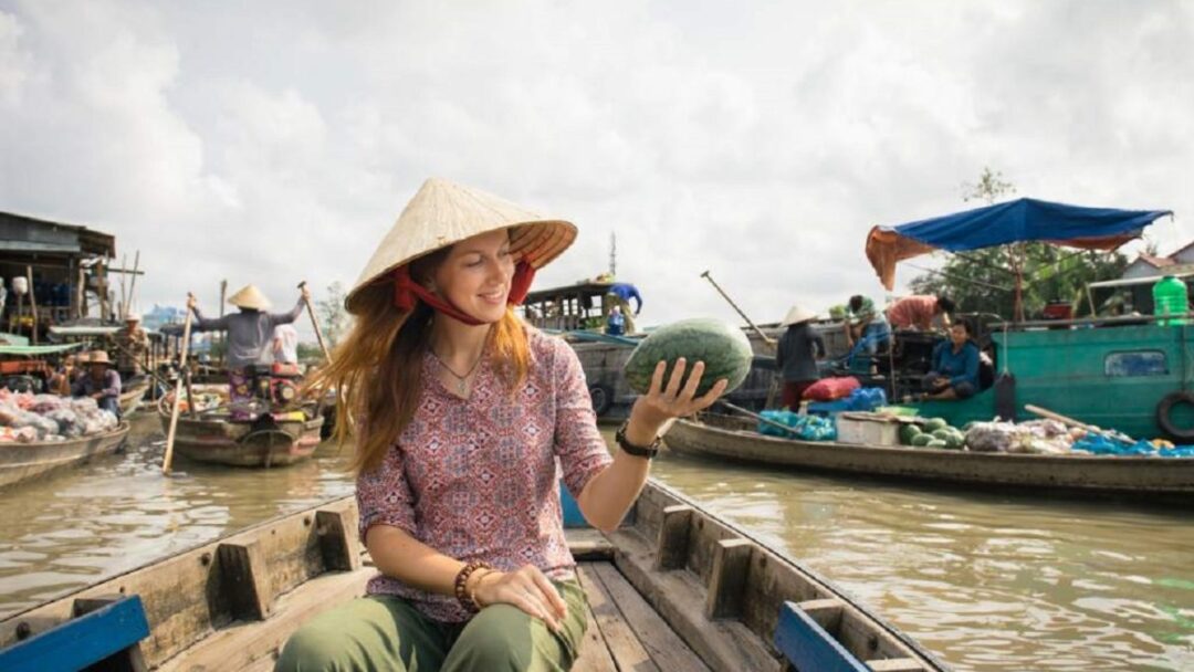Cai Rang floating market tour and cooking class